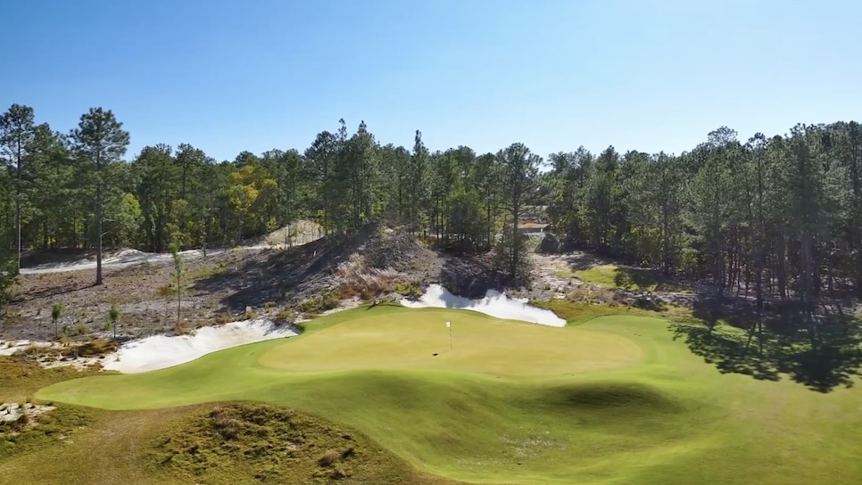 /content/dam/images/golfdigest/fullset/2023/1/Pinehurst No. 10 14 green.jpg